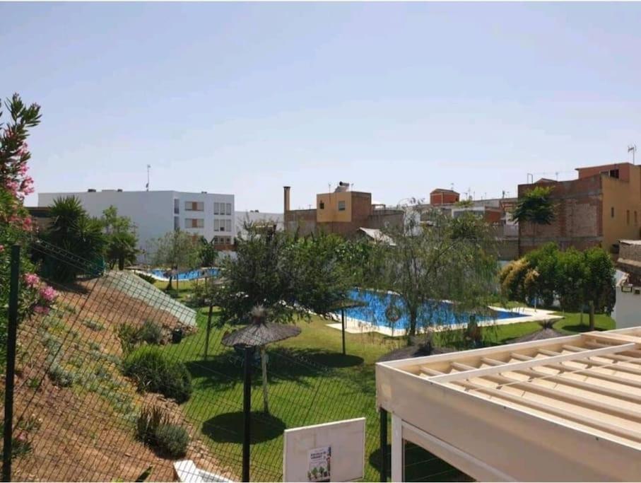 Alojamiento Con Piscina Y Parking En Sevilla La Algaba Exterior photo