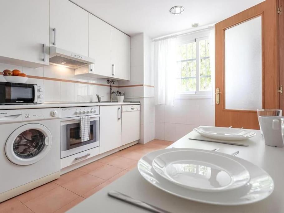 Alojamiento Con Piscina Y Parking En Sevilla La Algaba Exterior photo